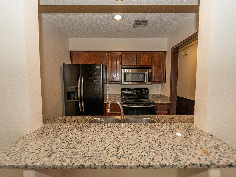 2260 Houston Ave — Photo 2