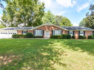 5505 Farmstead Rd, Pfafftown, NC 27040