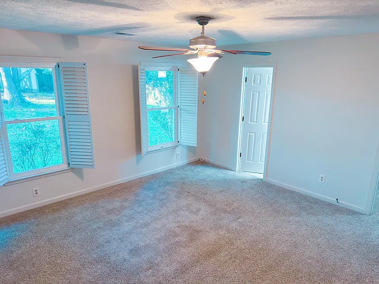 1190 Meadow Oaks Dr NW — Photo 5