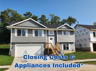 1842 Holly Meadow Ave SW, Cedar Rapids, IA 52404