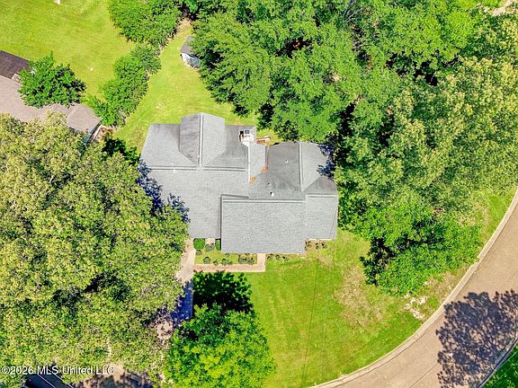 5th image of 905 Wildwood Dr