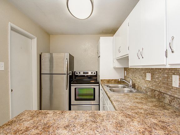 4th image of 645 W Hazelwood St #5