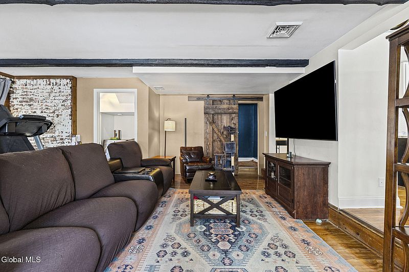 3rd image of 4 Valleyview Avenue