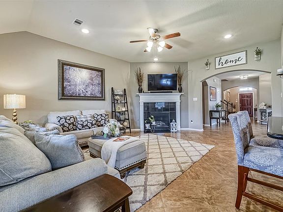 2nd image of 319 Woodway Dr