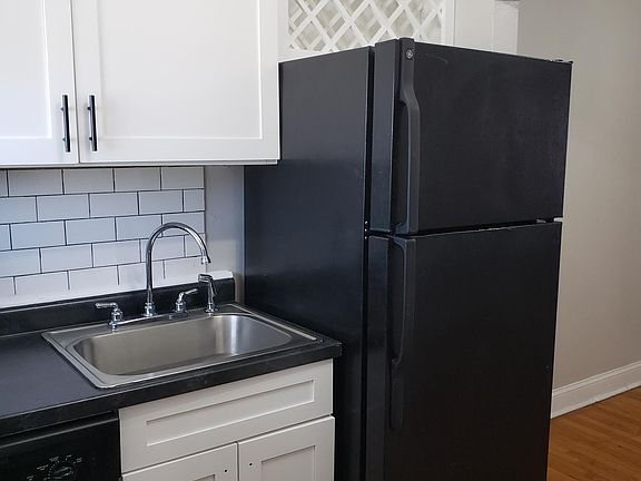 4th image of 4210 Hereford St