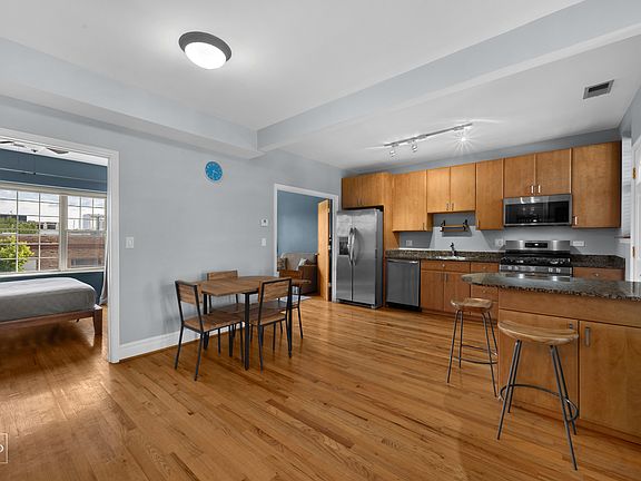 4th image of 2546 W George St APT 3