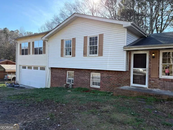 70 Henson Cir, Carrollton, GA 30117