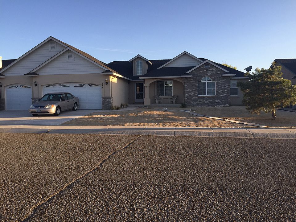 2nd image of 741 Divot Dr