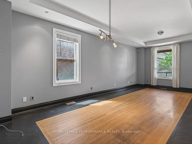 313 Lebreton St S — Photo 7