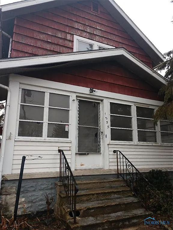 1353 Holmes St photo 1
