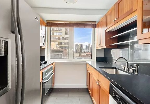 4th image of 425 5th Ave APT 21B