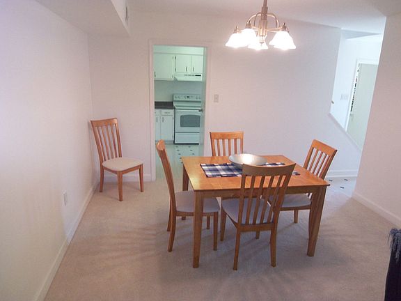 eat-in kitchen