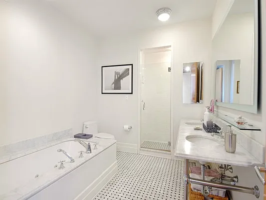 Sold by Sotheby's International Realty | media 17