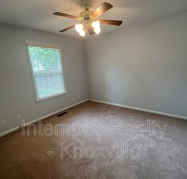 1333 Willmann Ln — Photo 30