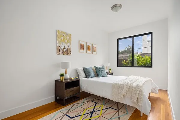 Sold by Park Property Advisors | media 16