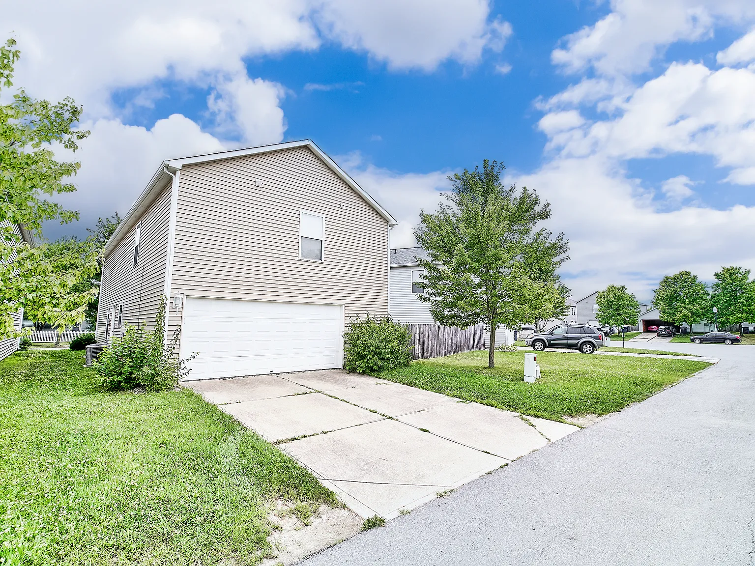 3 bed, 2.5 bath, 1940 sqft, $1,950 — Photo 4