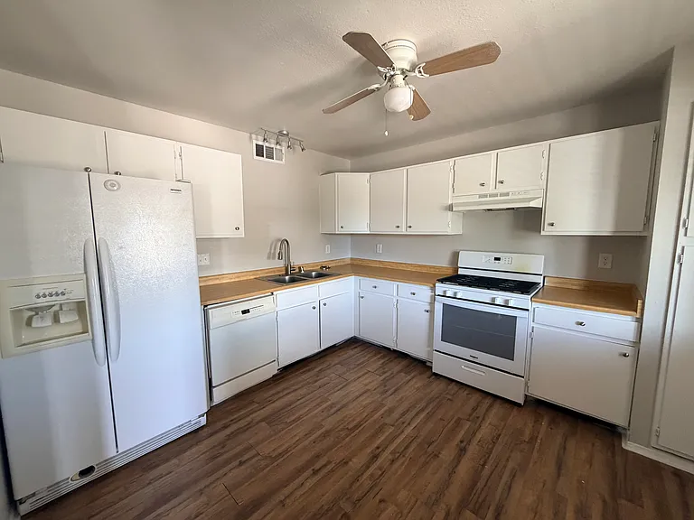 312 Geraldine Rd SE — Photo 7