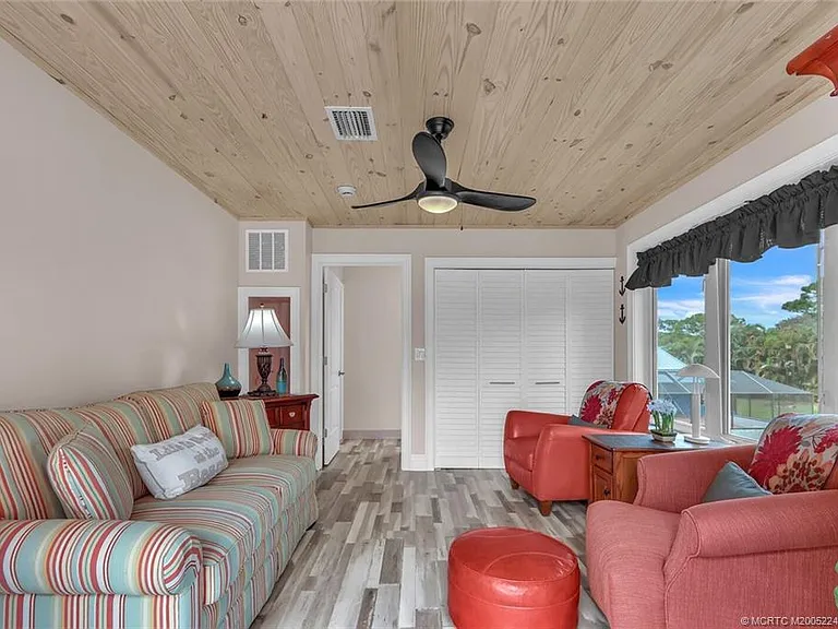 64 NE Acacia Trl — Photo 21