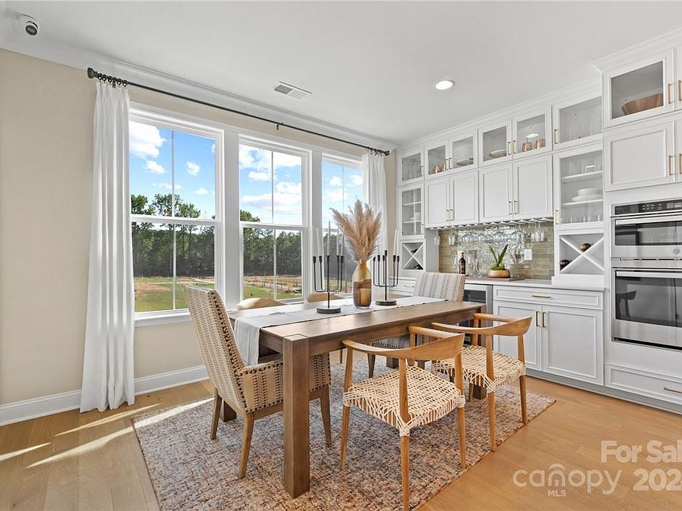 1st image of 3009 Oak Landing Dr