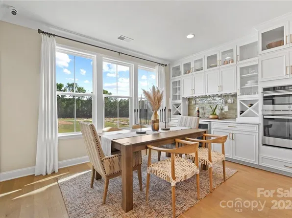 3009 Oak Landing Dr, Charlotte, NC 28205
