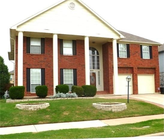 1st image of 800 Paisley Dr
