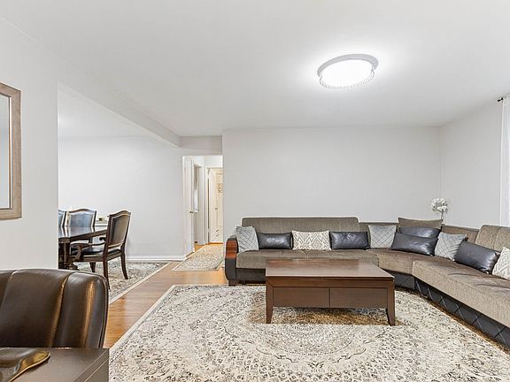 3rd image of 2427 W Farragut Ave APT 1B