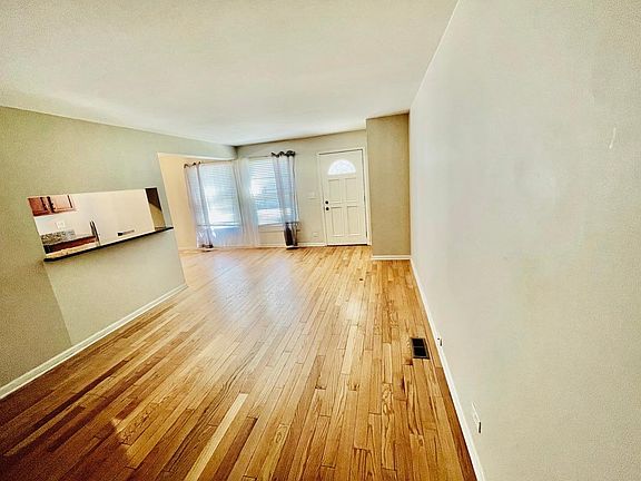 5th image of 312 Farmingdale Cir #312