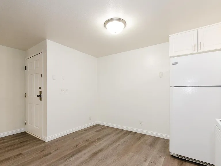 1939 Beloit Ave #103 — Photo 23