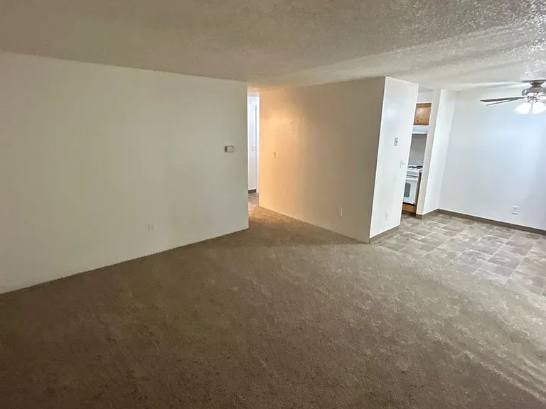 637 Glen Creek Rd NW — Photo 2