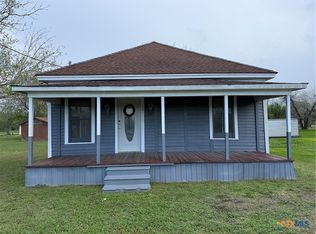 308 N Pumphrey St, Edna, TX 77957