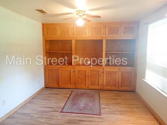 3rd image of 2295 Packwood Dr #A