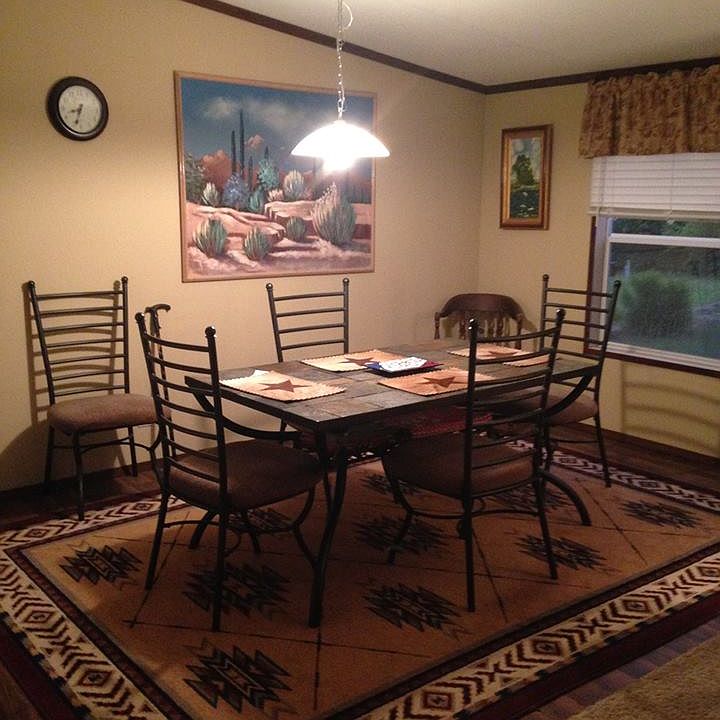 1st image of 216 Hickory Cir