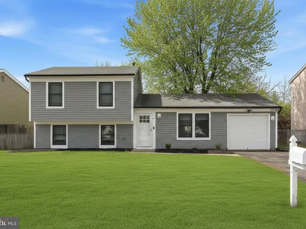 17 Windward Dr, Barnegat, NJ 08005