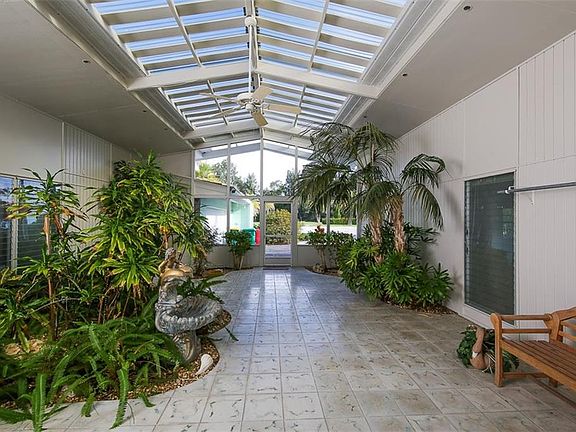 4th image of 285 Green Dolphin Dr