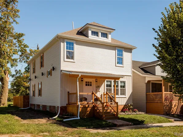 2570 Beals St, Detroit, MI 48214