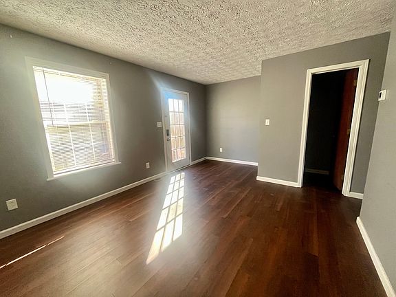 5th image of 8 Thistle Wood Ln #6