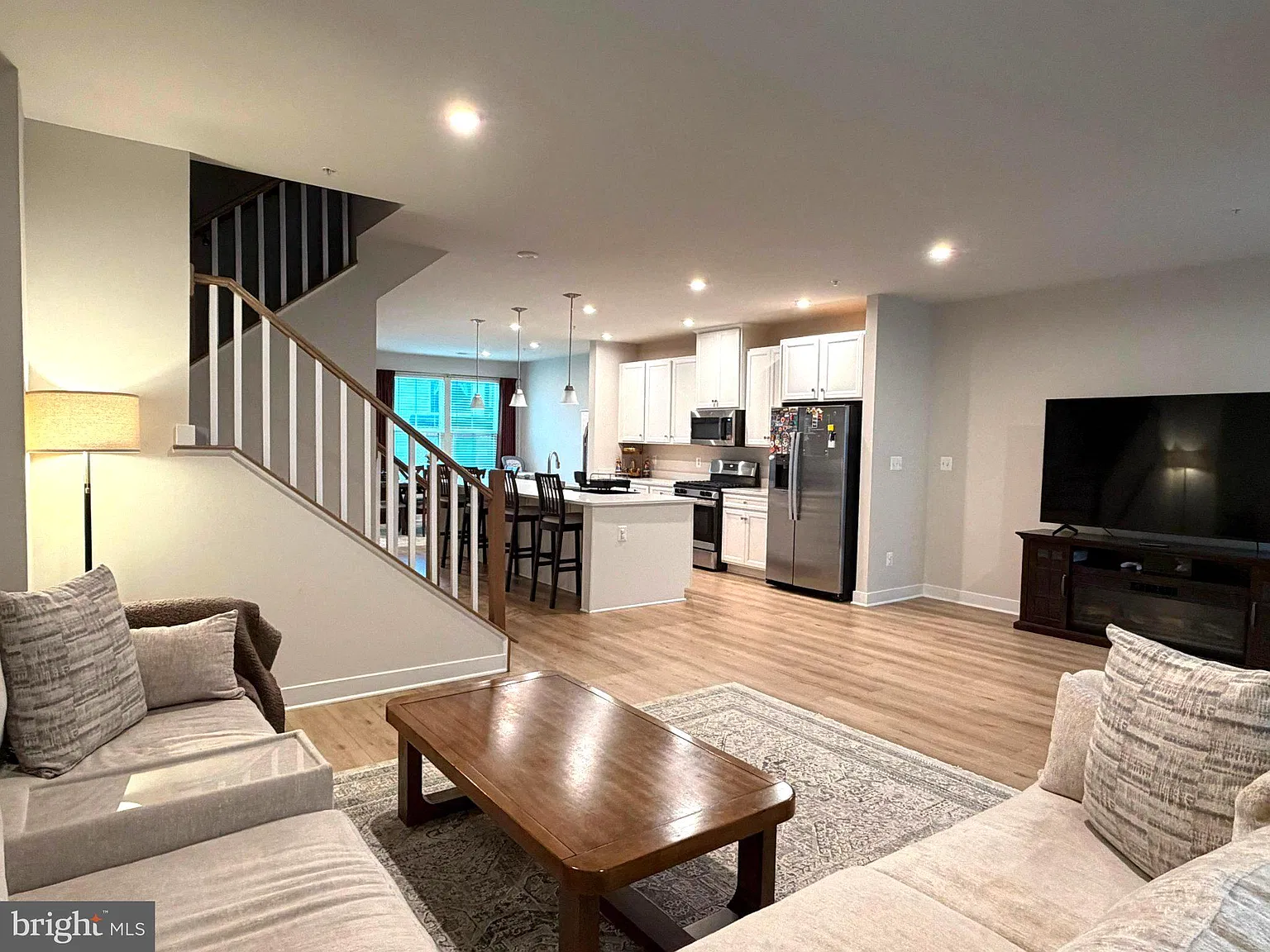 3 bed, 2.5 bath, 2480 sqft, $3,450 — Photo 3
