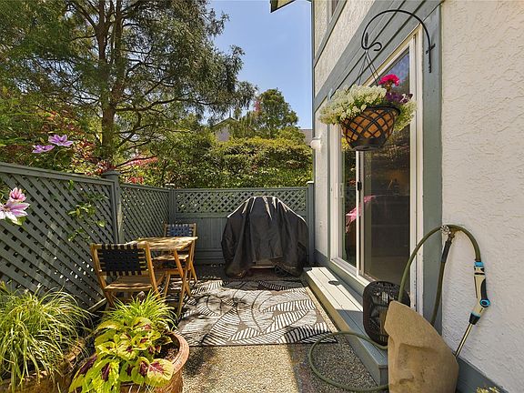 2nd image of 3008 Quadra St #10
