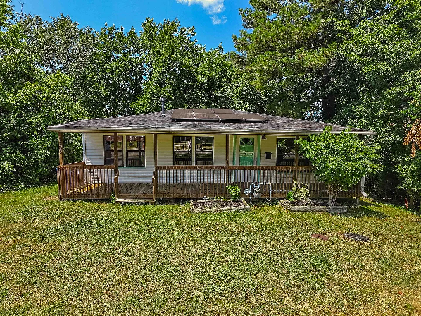 Charming 3 Bed 1.5 Bath home walkable to campus — Photo 1