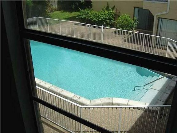 4th image of 2578 Coral Springs Dr