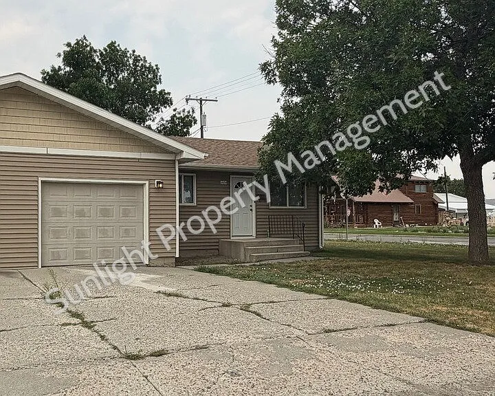 404 S 1st Ave — Photo 1