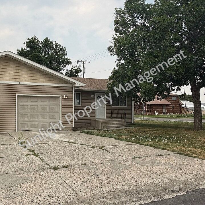 1st image of 404 S 1st Ave