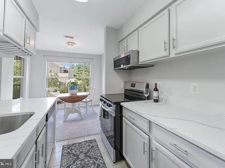 1717 Ascot Way #E — Photo 10