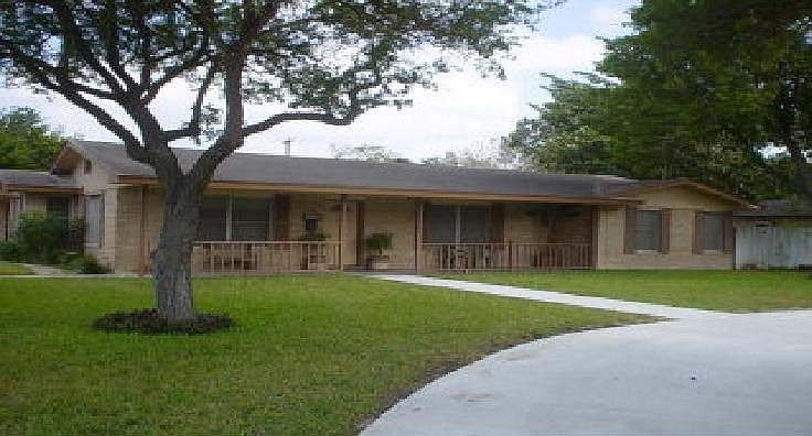 1st image of 1601 S Parkwood Dr