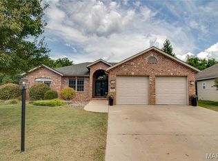 1502 Autumn St, Godfrey, IL 62035