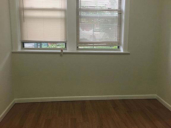 4th image of 3910 W Barry Ave #1