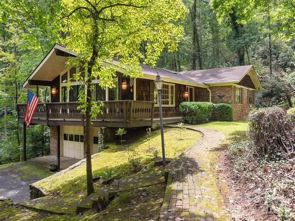 25 Iroquois Dr, Hendersonville, NC 28791