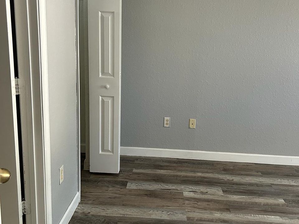 1st image of 2521 SE 15th Pl #196