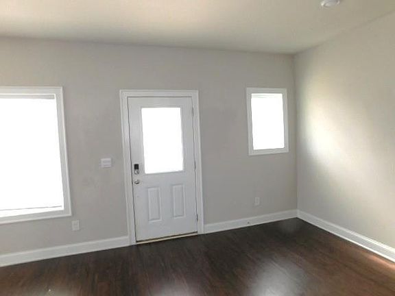3rd image of 912 Sweetwater Grv