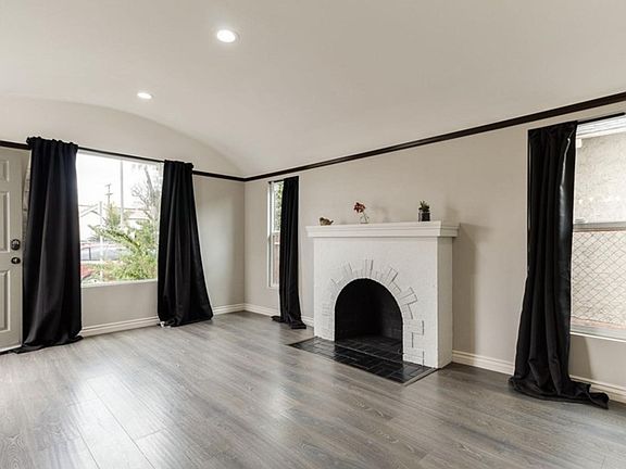 5th image of 1658 W 65th Pl